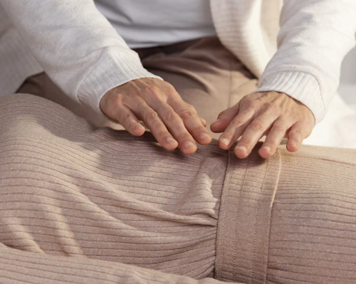 Massage bien-être du dos aux Sables d'Olonne pour apaiser les tensions physiques et émotionnelles.